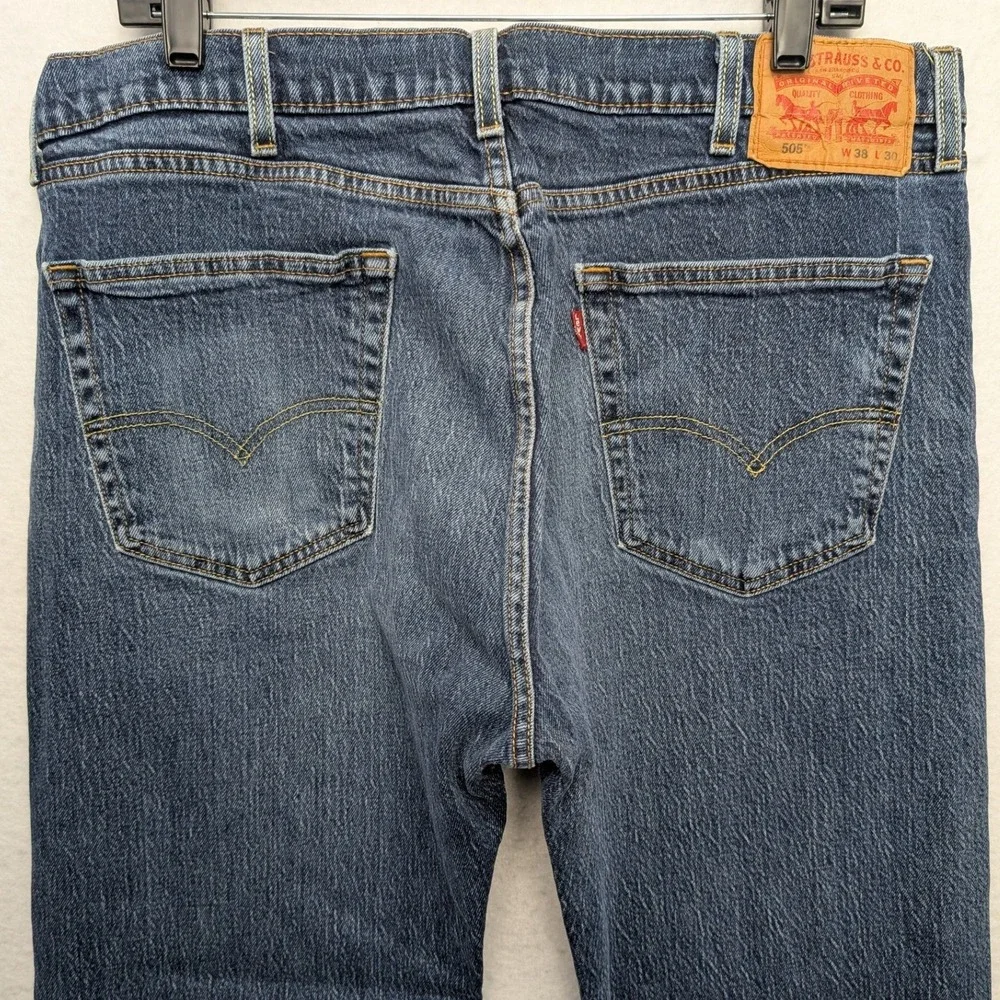 Levi's 505 Regular Fit Jeans Mens 38x30 Blue Medium Wash Straight Leg 00505-2018
